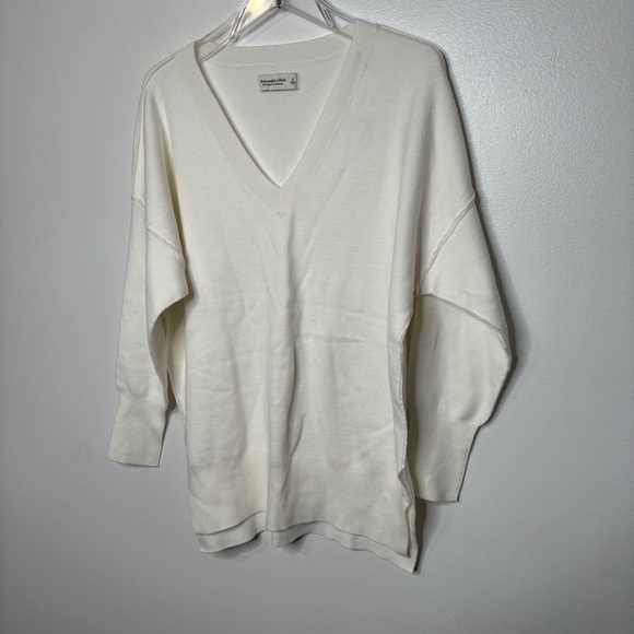 Abercrombie & Fitch Soft A&F V-Neck Sweater Women Small Ivory Oversized - Picture 4 of 9